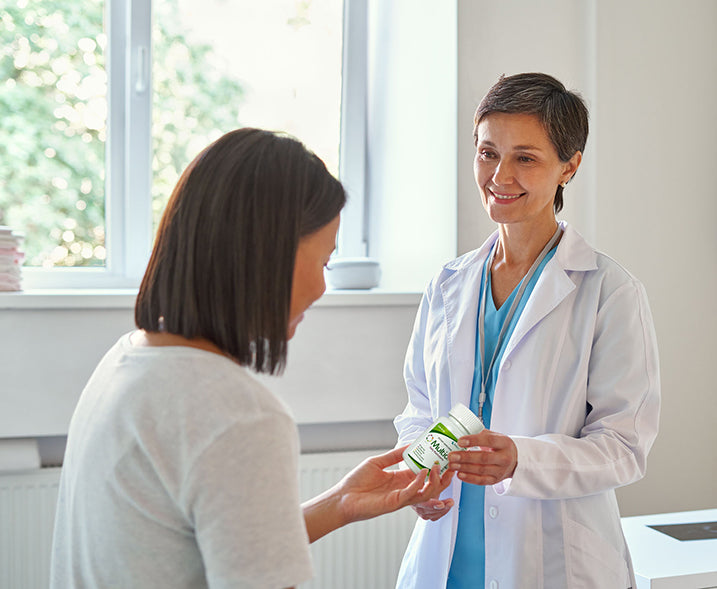 A professional image of a doctor offering a positive recommendation for the Multia product, showcasing its efficacy and benefits for patients